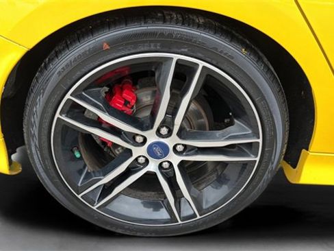 Used 2018 Ford Focus ST image 26