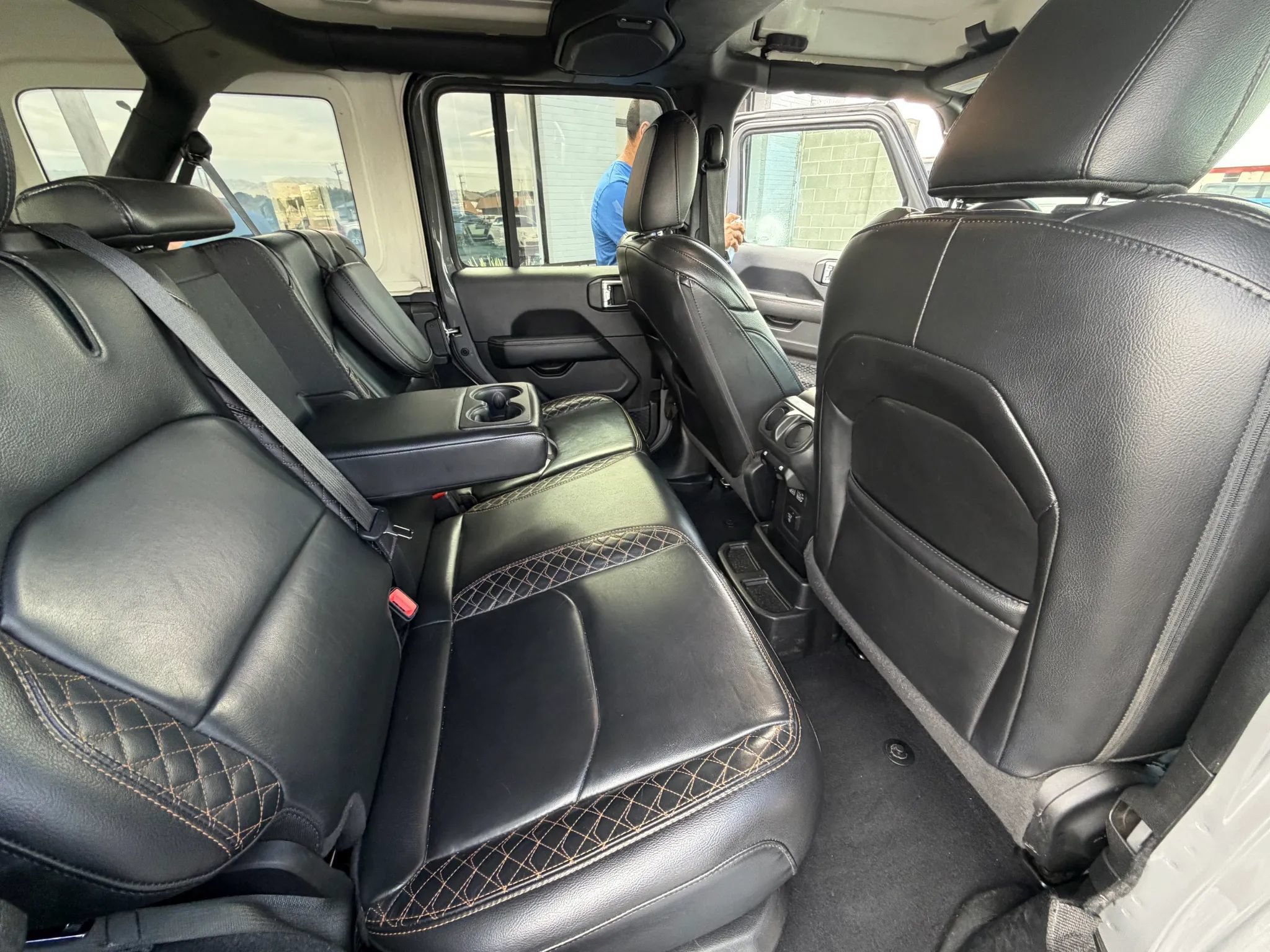 Used 2023 Jeep Wrangler Unlimited Sahara AWD/4WD image 15