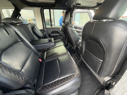 Used 2023 Jeep Wrangler Unlimited Sahara AWD/4WD image 15