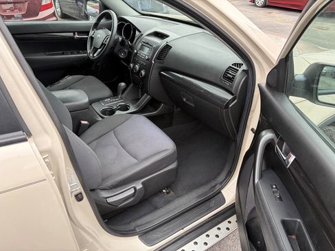 Used 2011 Kia Sorento LX w/ Convenience Pkg image 15