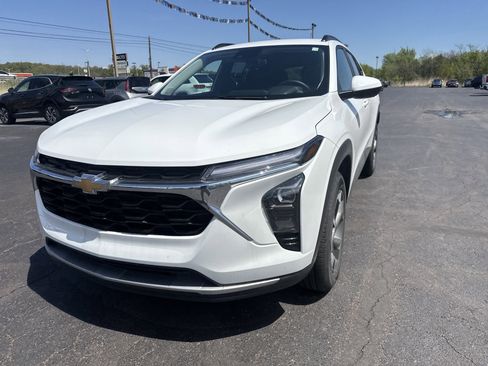 Used 2025 Chevrolet Trax LT w/ Driver Confidence Package FWD image 10