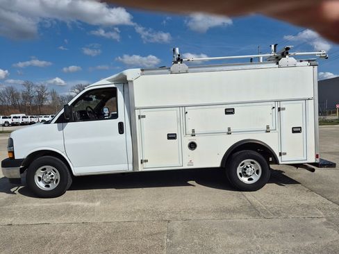Used 2020 Chevrolet Express 3500 w/ Power Convenience Package image 4