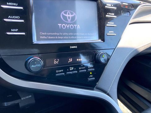 Used 2020 Toyota Camry SE FWD image 31