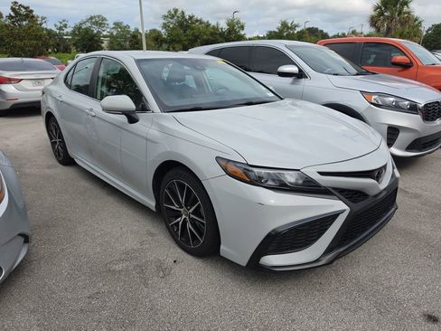 Certified 2023 Toyota Camry SE FWD image 3