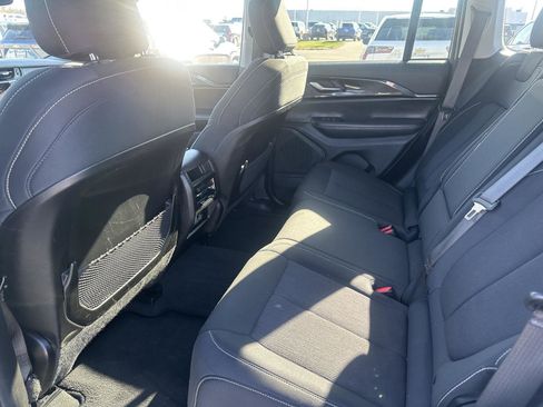 Used 2023 Jeep Grand Cherokee Laredo image 14