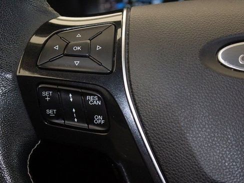 Used 2018 Ford Explorer Platinum image 26