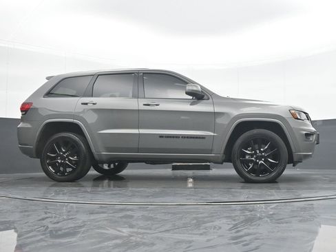 Used 2022 Jeep Grand Cherokee Laredo X image 31