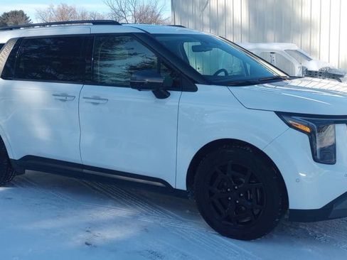 Used 2025 Kia Carnival SX Prestige image 1