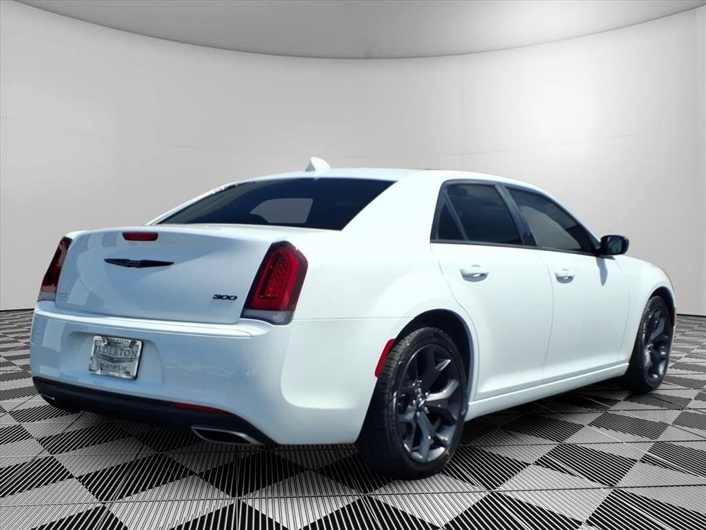 Used 2023 Chrysler 300 Touring w/ Sport Appearance Package RWD image 28