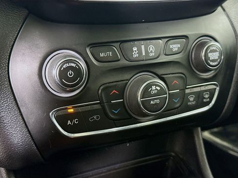 Used 2020 Jeep Cherokee Limited AWD/4WD image 10