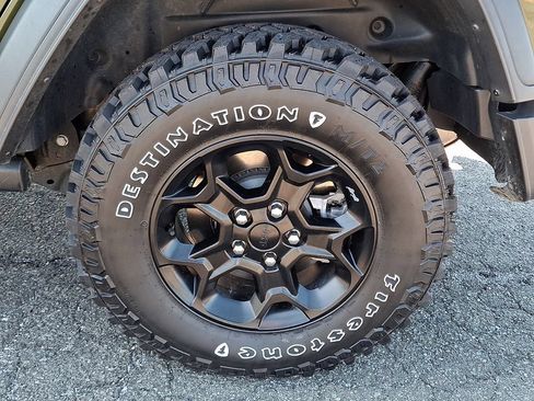Used 2023 Jeep Wrangler Unlimited w/ Sun & Screen Package AWD/4WD image 10
