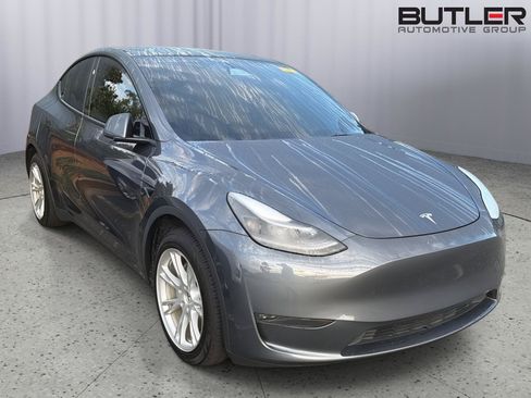 Used 2023 Tesla Model Y AWD image 6