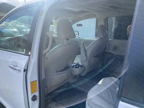Used 2012 Toyota Sienna XLE image 15