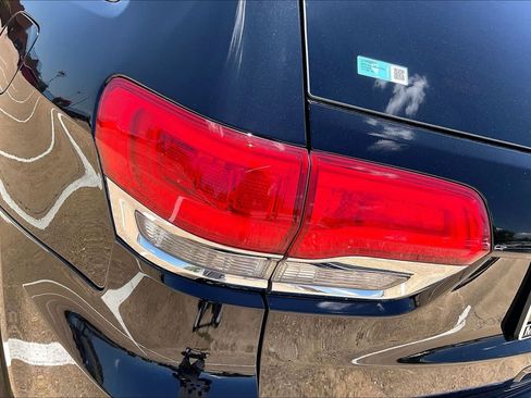 Used 2018 Jeep Grand Cherokee Overland RWD image 30
