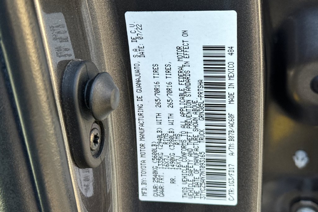 Used 2022 Toyota Tacoma TRD Off-Road AWD/4WD image 32