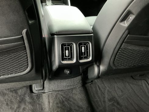 Used 2025 Kia Sorento S image 32