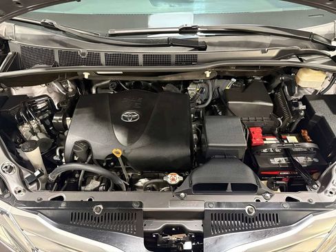 Used 2017 Toyota Sienna Limited AWD/4WD image 43