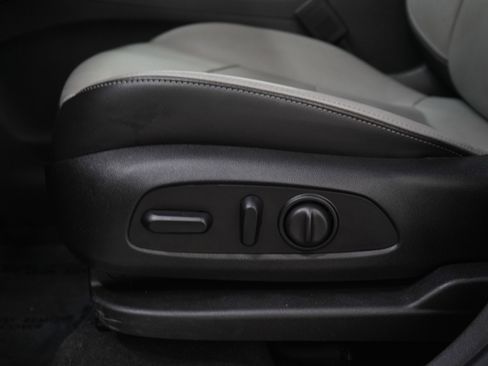 Used 2018 Chevrolet Equinox Premier w/ Infotainment II Package AWD/4WD image 24