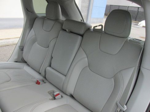 Used 2020 Jeep Cherokee Limited image 55