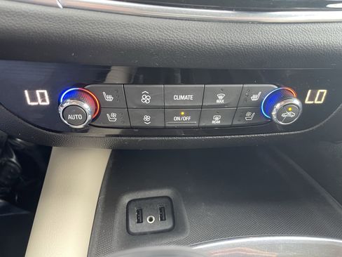 Used 2018 Buick Enclave Premium w/ Experience Buick Package image 22