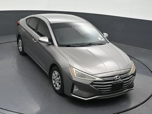 Used 2020 Hyundai Elantra SE FWD image 21