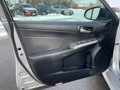 Used 2013 Toyota Camry SE w/ Leather Pkg image 28