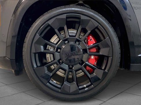 Used 2025 BMW XM image 10