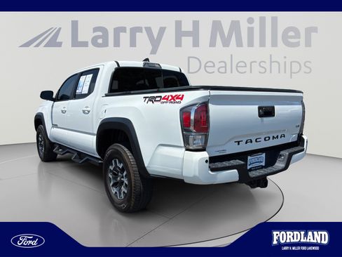 Used 2020 Toyota Tacoma TRD Off-Road w/ TRD Premium Off Road Package AWD/4WD image 3