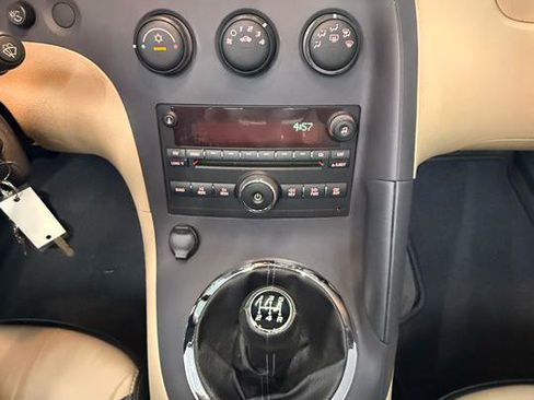 Used 2006 Pontiac Solstice Convertible w/ Premium Package RWD image 27