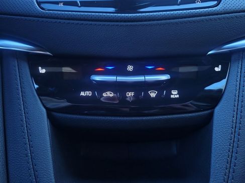 New 2025 Cadillac XT6 Luxury image 18