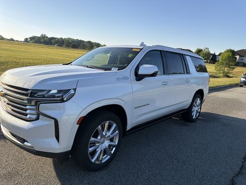 Used 2021 Chevrolet Suburban High Country AWD/4WD image 5