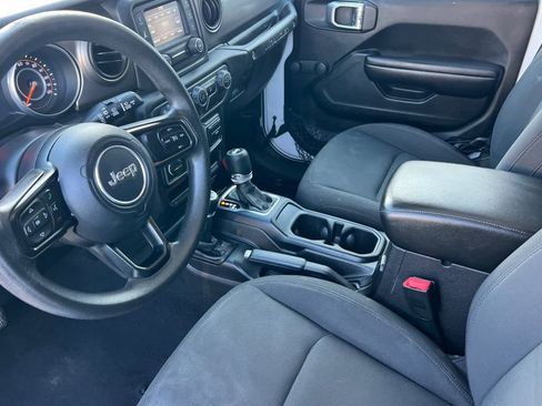 Used 2018 Jeep Wrangler Unlimited Sport image 12