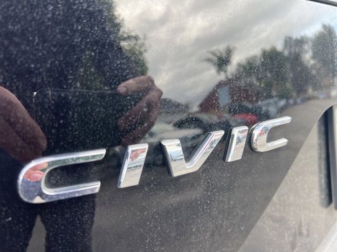 Used 2019 Honda Civic EX image 7