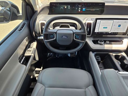 Certified 2025 Ford Expedition Active AWD/4WD image 14