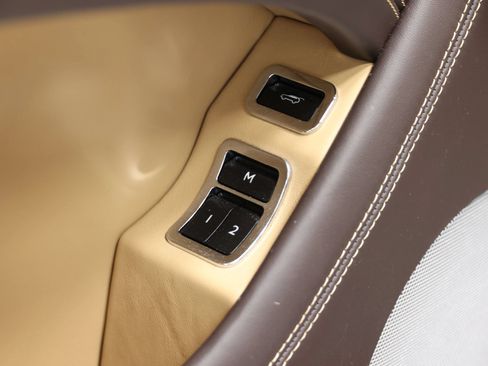 Used 2018 Bentley Bentayga AWD/4WD image 12