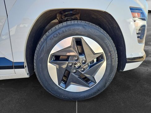 Used 2024 Hyundai Kona Limited FWD image 33