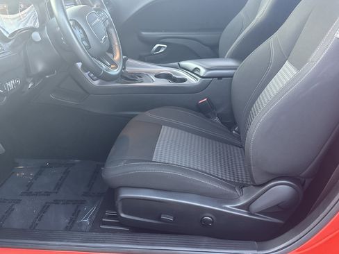 Used 2023 Dodge Challenger SXT image 9
