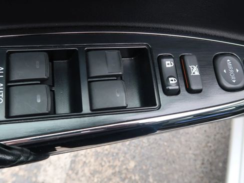 Used 2018 Toyota Avalon Limited image 28