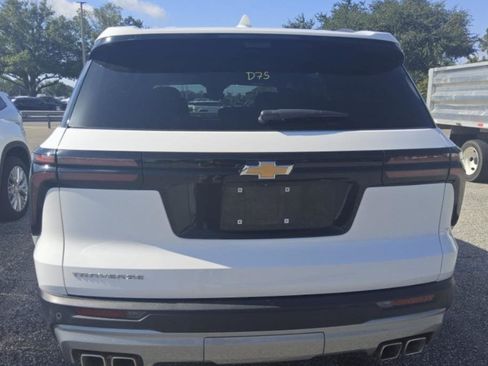 Used 2026 Chevrolet Traverse LT w/ Driver Confidence Package FWD image 3
