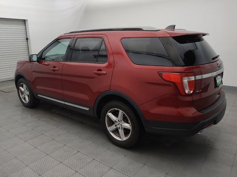 Used 2018 Ford Explorer XLT FWD image 3