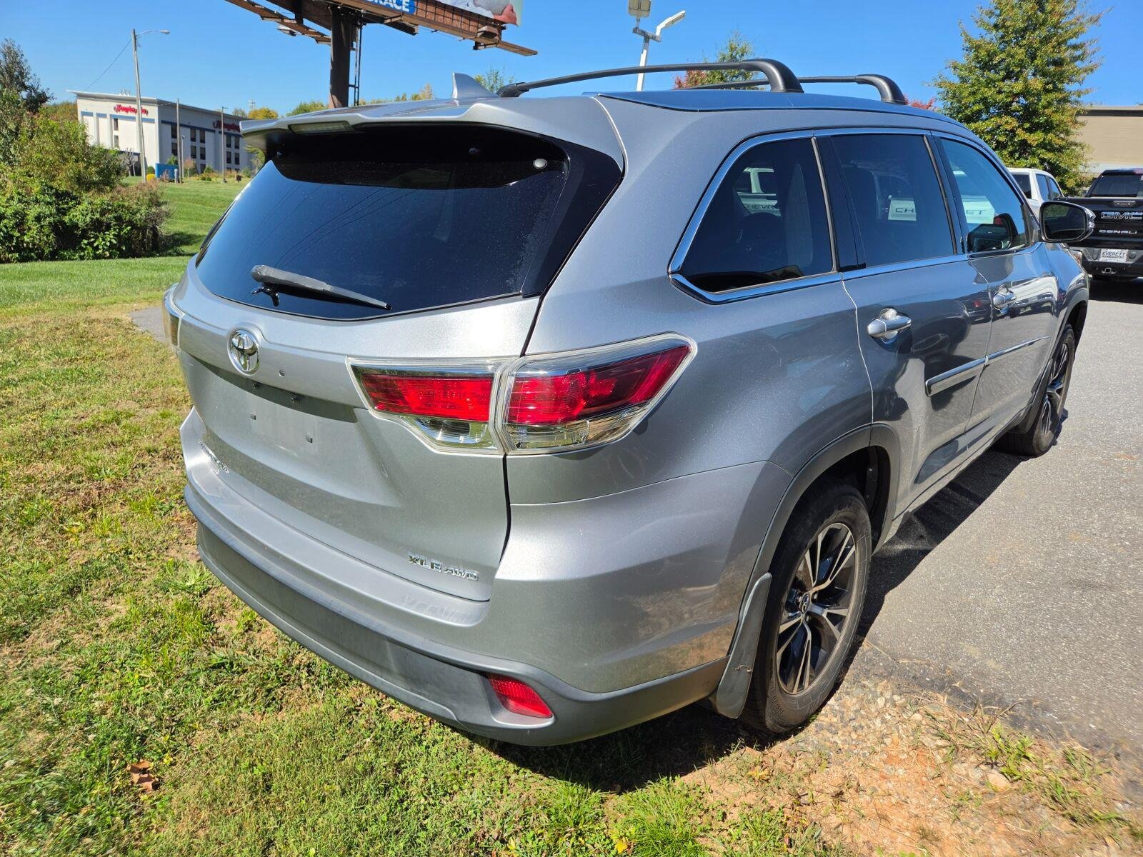 Used 2016 Toyota Highlander XLE AWD/4WD image 5