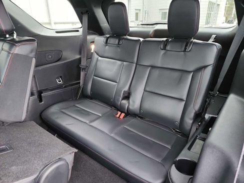 Used 2025 Ford Explorer ST-Line w/ ST-Line Street Pack image 16