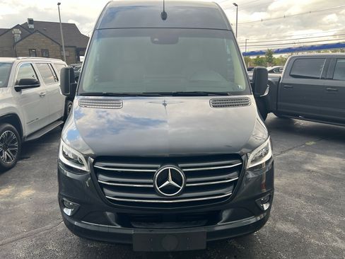 Used 2022 Mercedes-Benz Sprinter 3500 image 2
