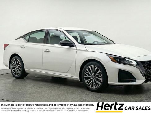 Used 2025 Nissan Altima 2.5 SV FWD image 1