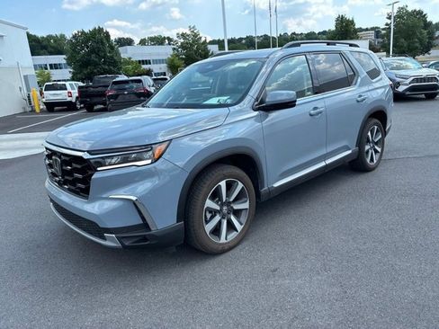 Used 2025 Honda Pilot Touring image 17