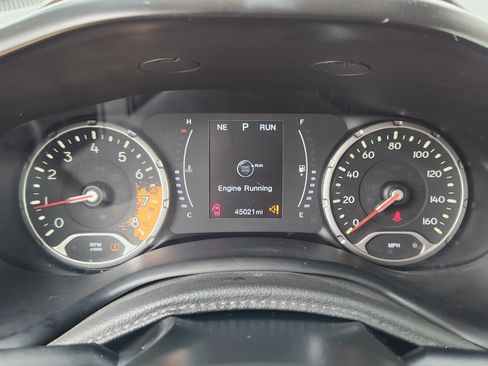 Used 2018 Jeep Renegade Latitude AWD/4WD image 11
