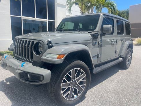 Used 2023 Jeep Wrangler Unlimited Sahara AWD/4WD image 14