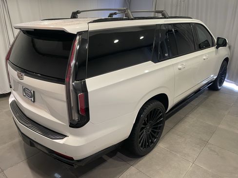 Used 2023 Cadillac Escalade ESV Sport Platinum AWD/4WD image 6