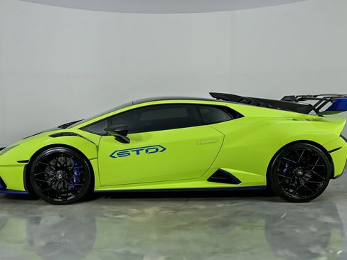 Used 2022 Lamborghini Huracan STO RWD image 8
