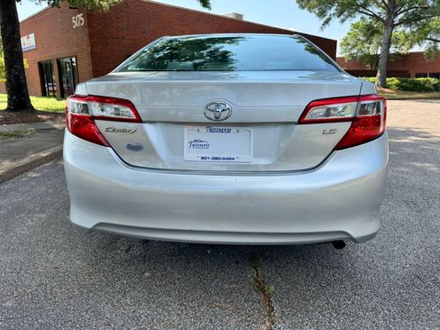 Used 2012 Toyota Camry LE FWD image 10